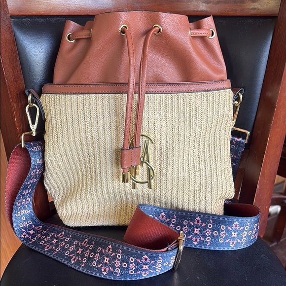 Steve Madden Handbags - Steve Madden Bucket Crossbody Bag
